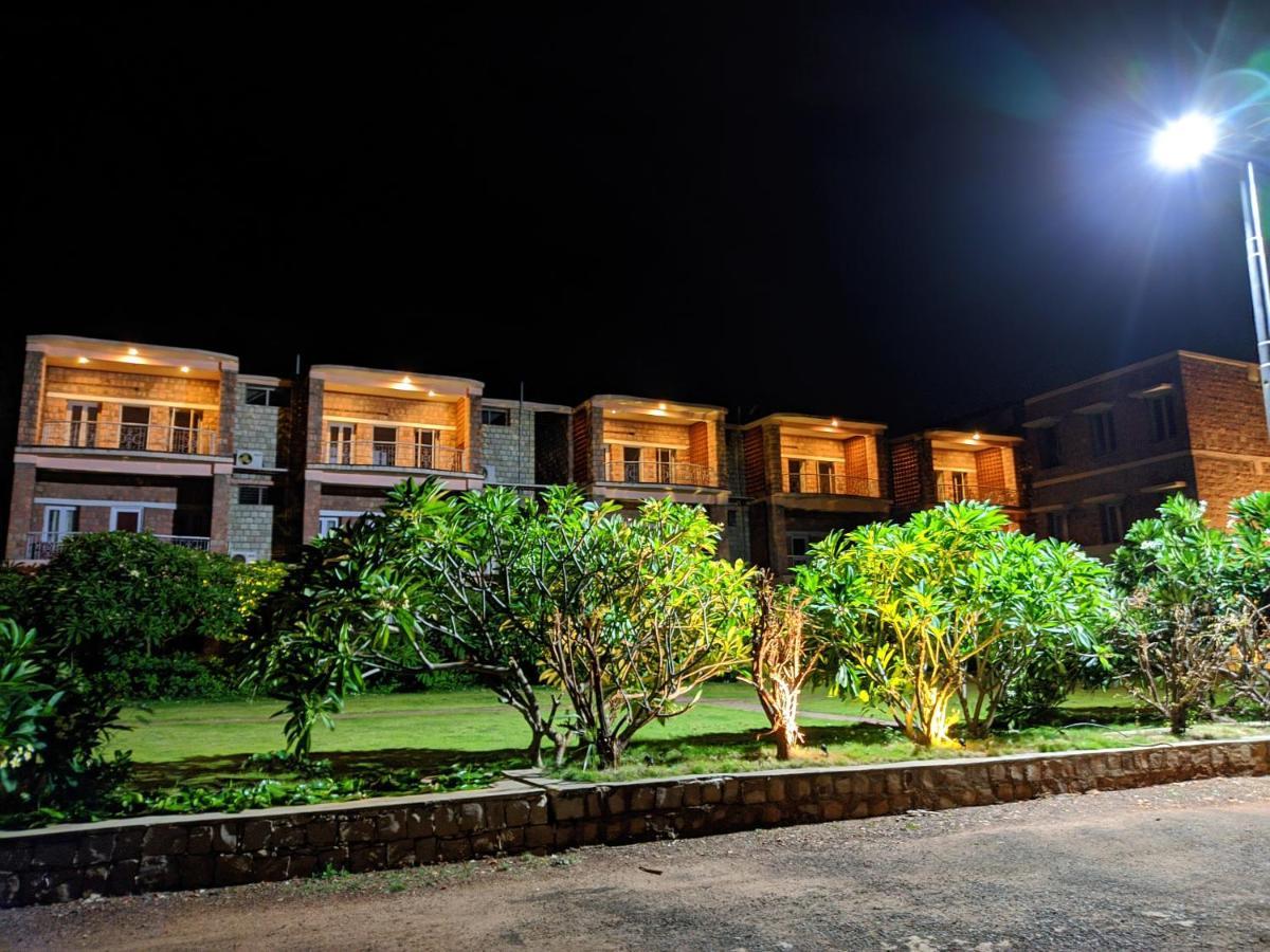 Kanthi Resorts Badami Bagalkot Exterior photo